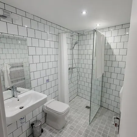 Alexandra Apartment